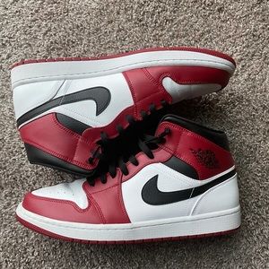 Jordan 1 mids